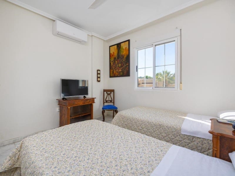 4 Zimmer Villa zu verkaufen in Orihuela Costa mit Pool - 436.000 € (Ref: 9825000)