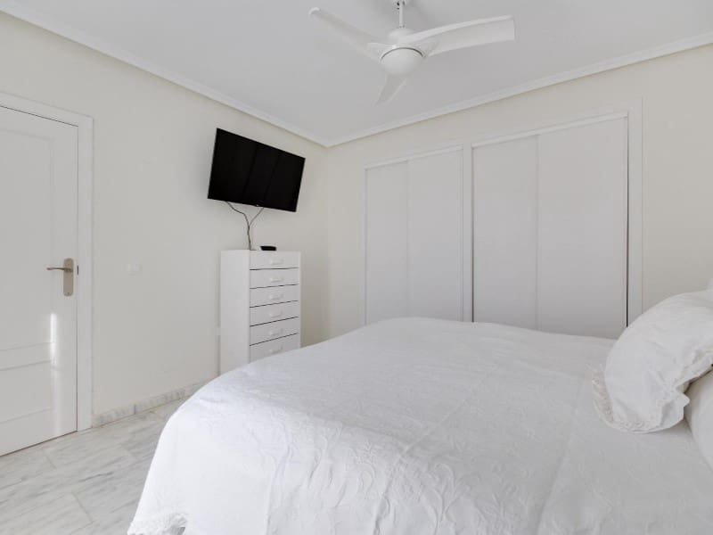 4 Zimmer Villa zu verkaufen in Orihuela Costa mit Pool - 436.000 € (Ref: 9825000)