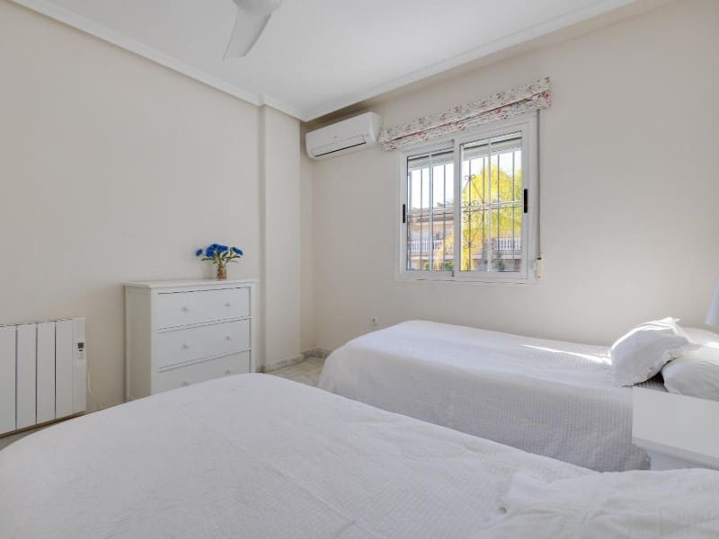 4 Zimmer Villa zu verkaufen in Orihuela Costa mit Pool - 436.000 € (Ref: 9825000)