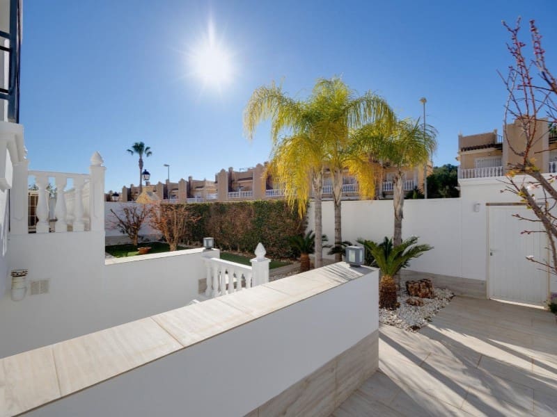 4 Zimmer Villa zu verkaufen in Orihuela Costa mit Pool - 436.000 € (Ref: 9825000)