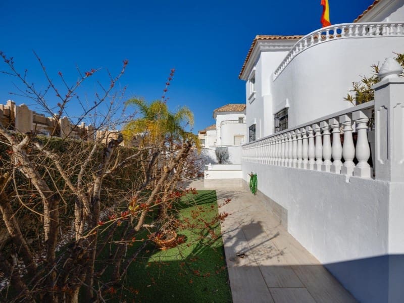4 Zimmer Villa zu verkaufen in Orihuela Costa mit Pool - 436.000 € (Ref: 9825000)
