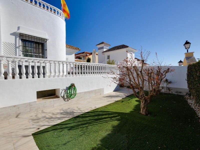 4 Zimmer Villa zu verkaufen in Orihuela Costa mit Pool - 436.000 € (Ref: 9825000)