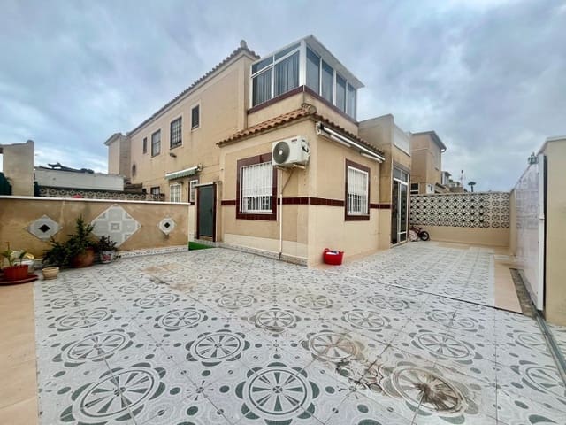 3 makuuhuone Omakotitalo myytävänä paikassa El Chaparral - La Siesta - La Torreta, Torrevieja mukana uima-altaan - 179 000 € (Ref: 9833816)