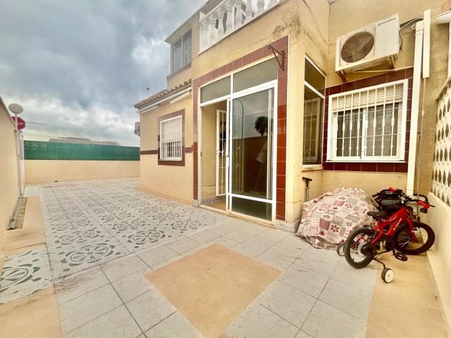 3 makuuhuone Omakotitalo myytävänä paikassa El Chaparral - La Siesta - La Torreta, Torrevieja mukana uima-altaan - 179 000 € (Ref: 9833816)