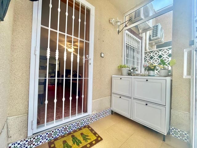 3 makuuhuone Omakotitalo myytävänä paikassa El Chaparral - La Siesta - La Torreta, Torrevieja mukana uima-altaan - 179 000 € (Ref: 9833816)
