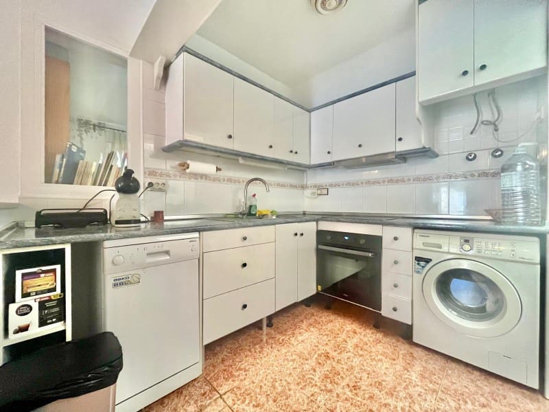 3 makuuhuone Omakotitalo myytävänä paikassa Torrevieja mukana uima-altaan - 179 000 € (Ref: 9833816)