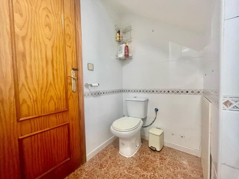 3 makuuhuone Omakotitalo myytävänä paikassa Torrevieja mukana uima-altaan - 179 000 € (Ref: 9833816)
