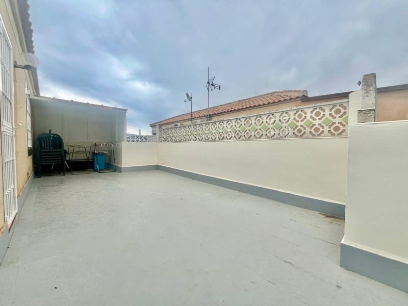 3 makuuhuone Omakotitalo myytävänä paikassa Torrevieja mukana uima-altaan - 179 000 € (Ref: 9833816)