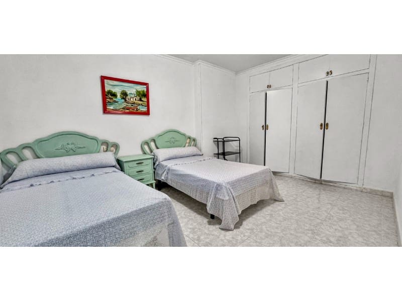 3 makuuhuone Huoneisto myytävänä paikassa Torrevieja mukana 
autotalli - 375 000 € (Ref: 9839449)