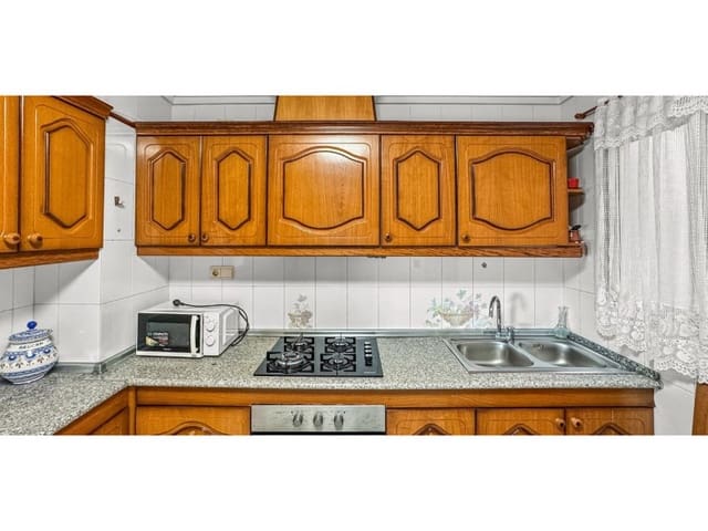 3 makuuhuone Huoneisto myytävänä paikassa Playa de los Locos, Torrevieja mukana 
autotalli - 375 000 € (Ref: 9839449)