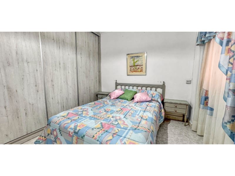 3 makuuhuone Huoneisto myytävänä paikassa Torrevieja mukana 
autotalli - 375 000 € (Ref: 9839449)