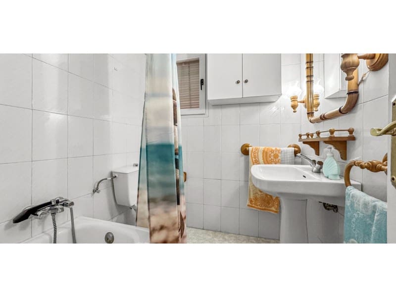 3 makuuhuone Huoneisto myytävänä paikassa Torrevieja mukana 
autotalli - 375 000 € (Ref: 9839449)