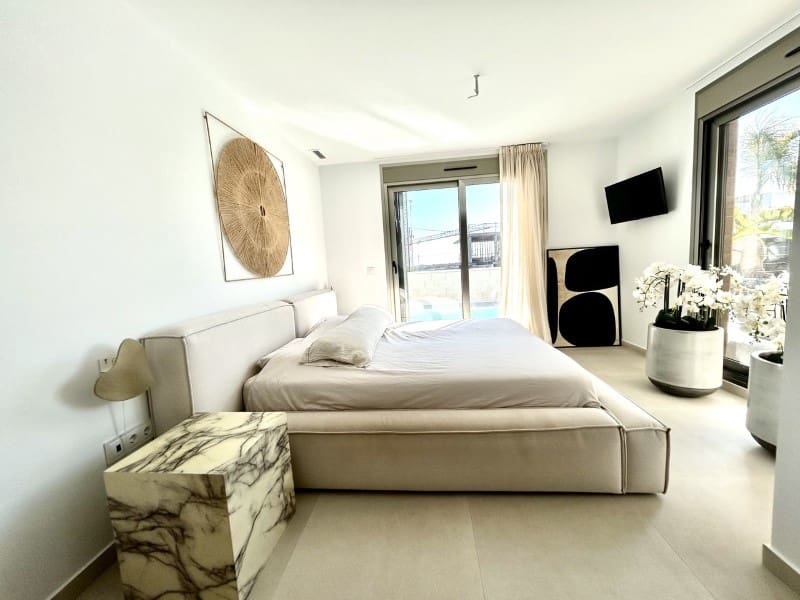 4 soveværelse Villa til salg i San Miguel de Salinas med swimmingpool - € 605.000 (Ref: 9839452)