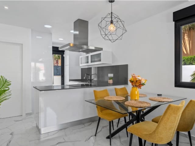 3 chambre Villa/Maison à vendre à El Chaparral, Torrevieja avec piscine - 479 000 € (Ref: 9846158)