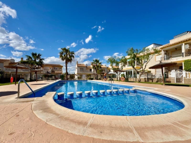3 soveværelse Byhus til salg i Orihuela Costa med swimmingpool - € 185.000 (Ref: 9846161)
