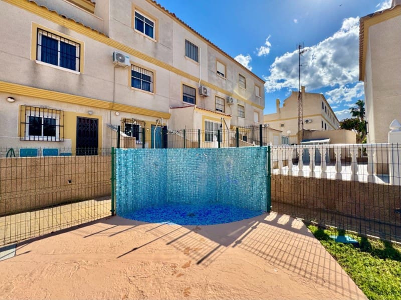3 soveværelse Byhus til salg i Orihuela Costa med swimmingpool - € 185.000 (Ref: 9846161)