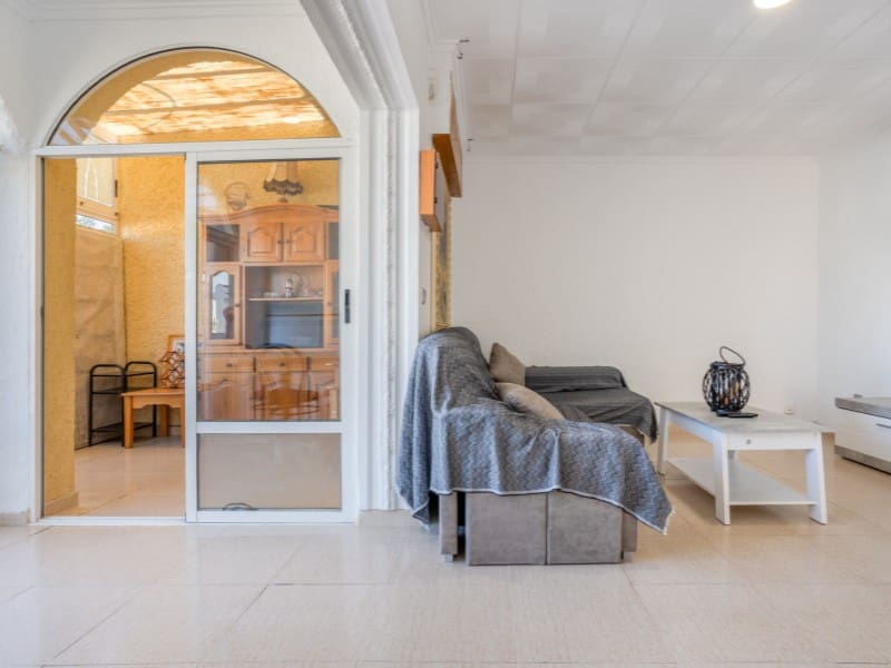 3 chambre Villa/Maison à vendre à Torrevieja avec piscine - 330 000 € (Ref: 9851612)