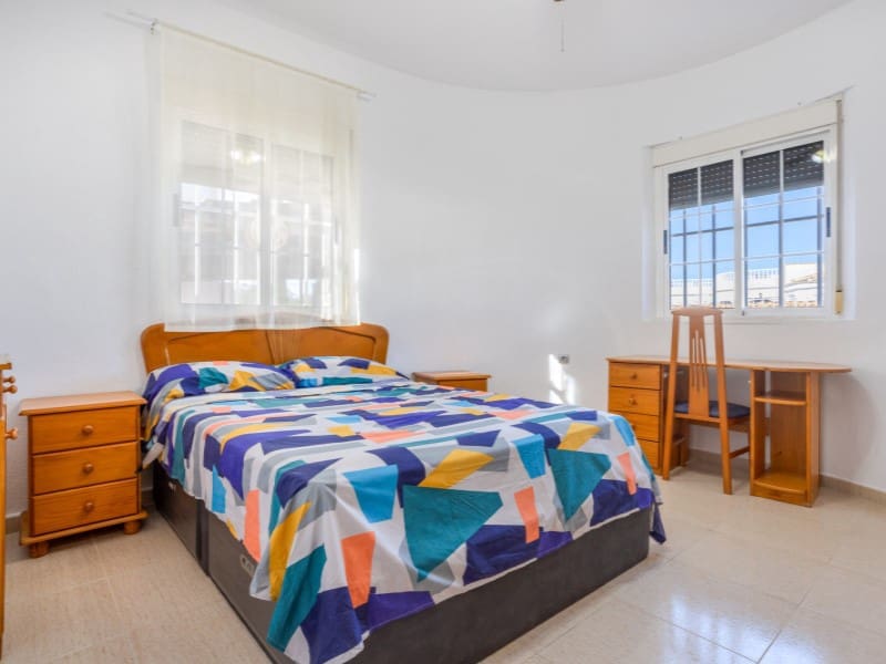 3 chambre Villa/Maison à vendre à Torrevieja avec piscine - 330 000 € (Ref: 9851612)