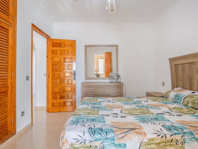 3 chambre Villa/Maison à vendre à Torrevieja avec piscine - 330 000 € (Ref: 9851612)
