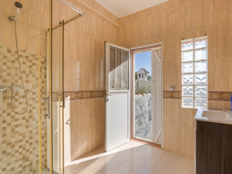 3 chambre Villa/Maison à vendre à Torrevieja avec piscine - 330 000 € (Ref: 9851612)