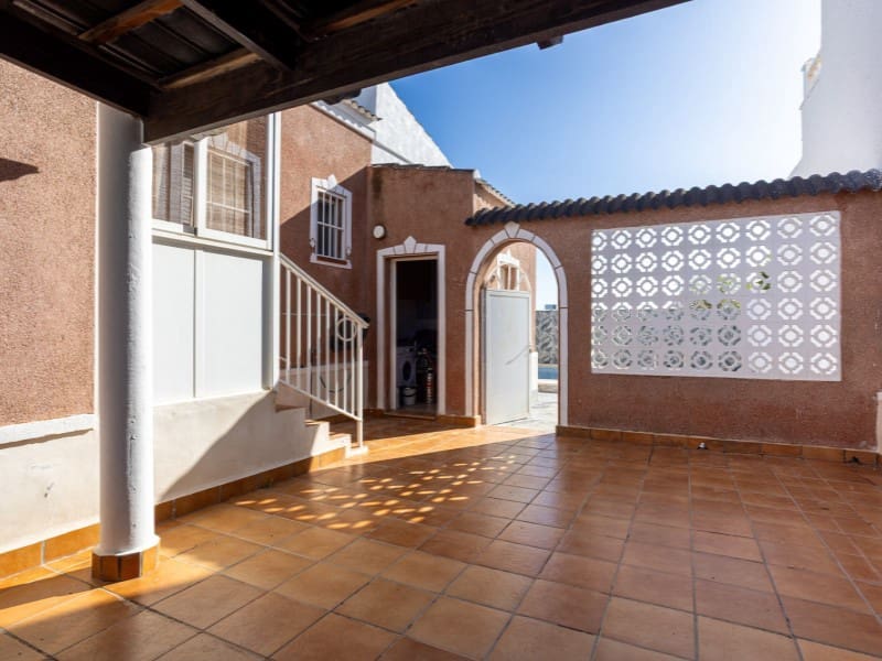 3 chambre Villa/Maison à vendre à Torrevieja avec piscine - 330 000 € (Ref: 9851612)