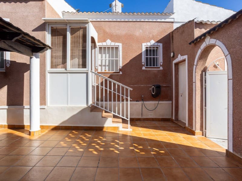 3 chambre Villa/Maison à vendre à Torrevieja avec piscine - 330 000 € (Ref: 9851612)