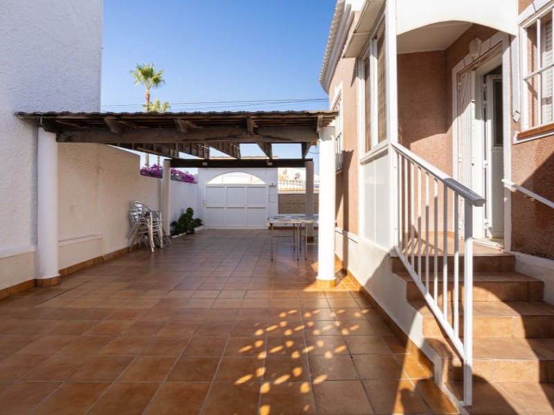 3 chambre Villa/Maison à vendre à Torrevieja avec piscine - 330 000 € (Ref: 9851612)