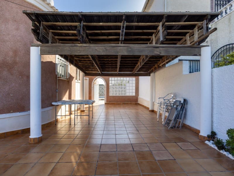 3 chambre Villa/Maison à vendre à Torrevieja avec piscine - 330 000 € (Ref: 9851612)