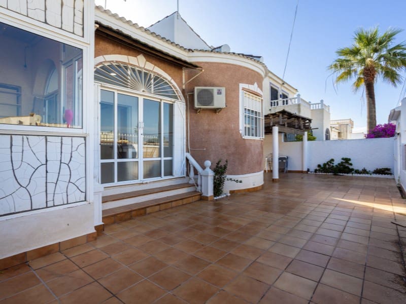 3 chambre Villa/Maison à vendre à Torrevieja avec piscine - 330 000 € (Ref: 9851612)