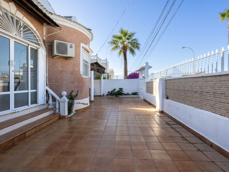 3 chambre Villa/Maison à vendre à Torrevieja avec piscine - 330 000 € (Ref: 9851612)