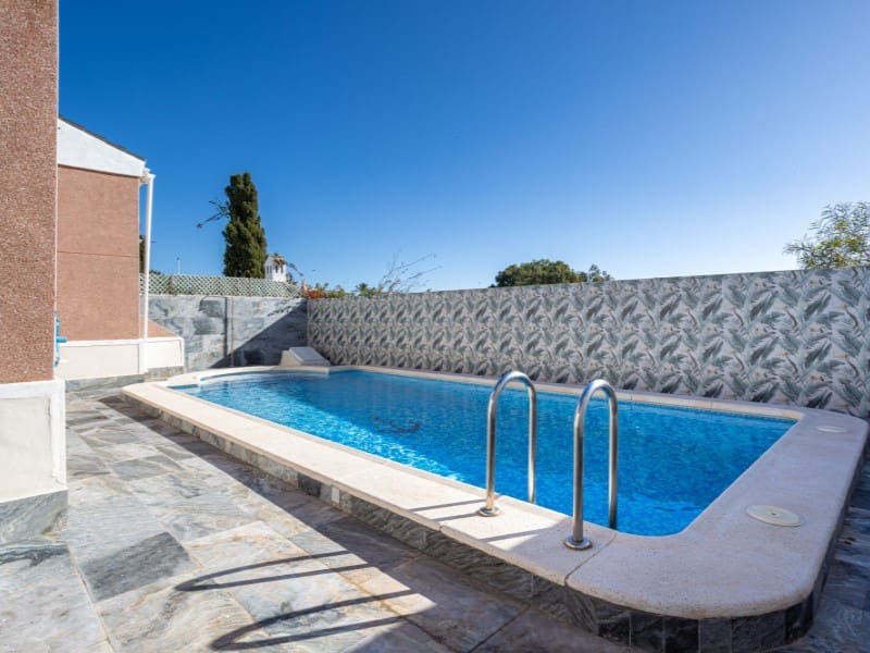 3 chambre Villa/Maison à vendre à Torrevieja avec piscine - 330 000 € (Ref: 9851612)