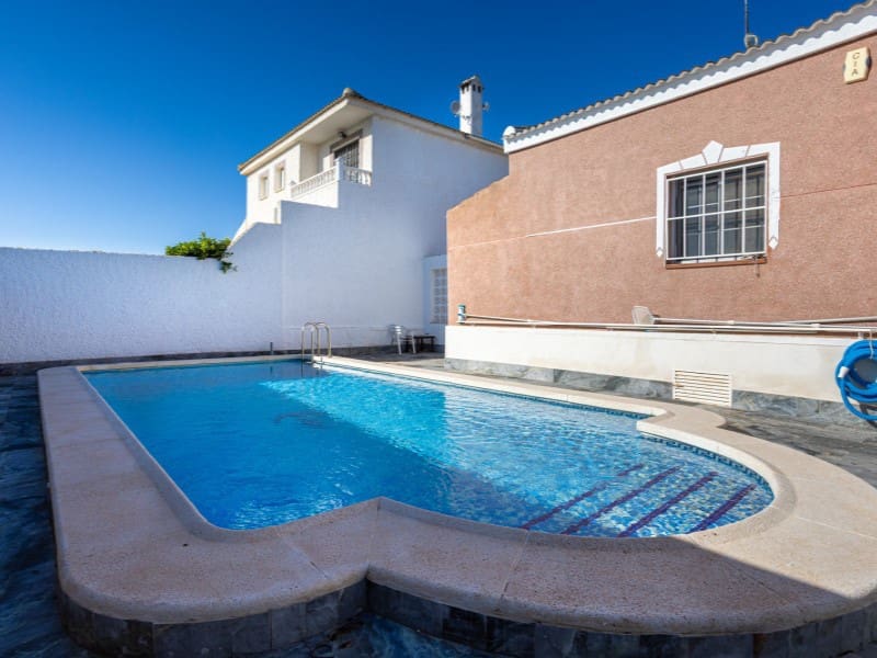 3 chambre Villa/Maison à vendre à Torrevieja avec piscine - 330 000 € (Ref: 9851612)