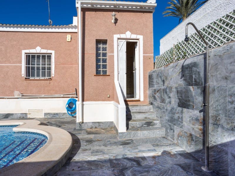 3 chambre Villa/Maison à vendre à Torrevieja avec piscine - 330 000 € (Ref: 9851612)