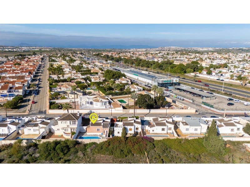 3 chambre Villa/Maison à vendre à Torrevieja avec piscine - 330 000 € (Ref: 9851612)