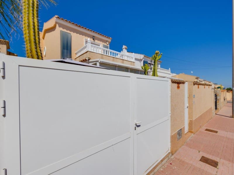 3 bedroom Villa for sale in Orihuela Costa - € 228,999 (Ref: 9868497)