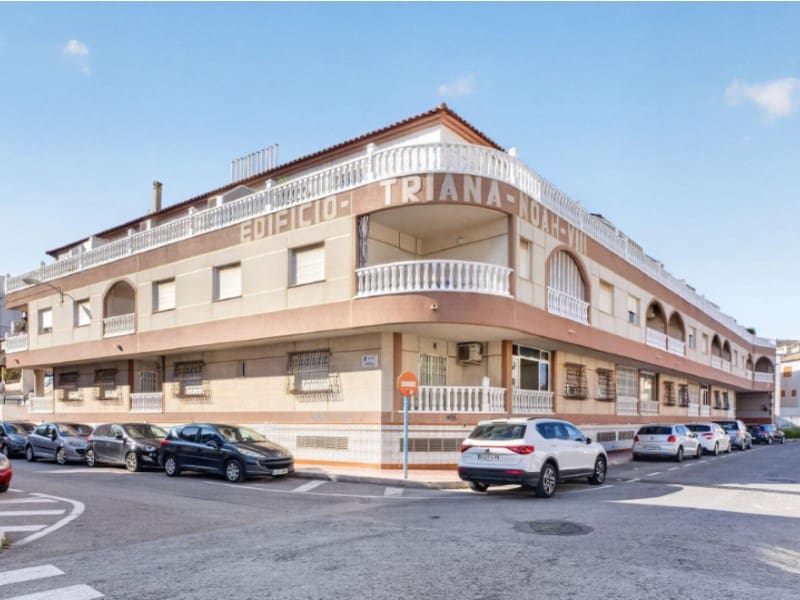 2 makuuhuone Huoneisto myytävänä paikassa Torrevieja mukana 
autotalli - 149 900 € (Ref: 9868499)