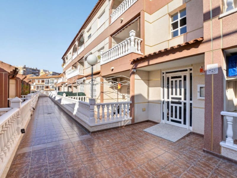 2 makuuhuone Huoneisto myytävänä paikassa Torrevieja mukana 
autotalli - 149 900 € (Ref: 9868499)