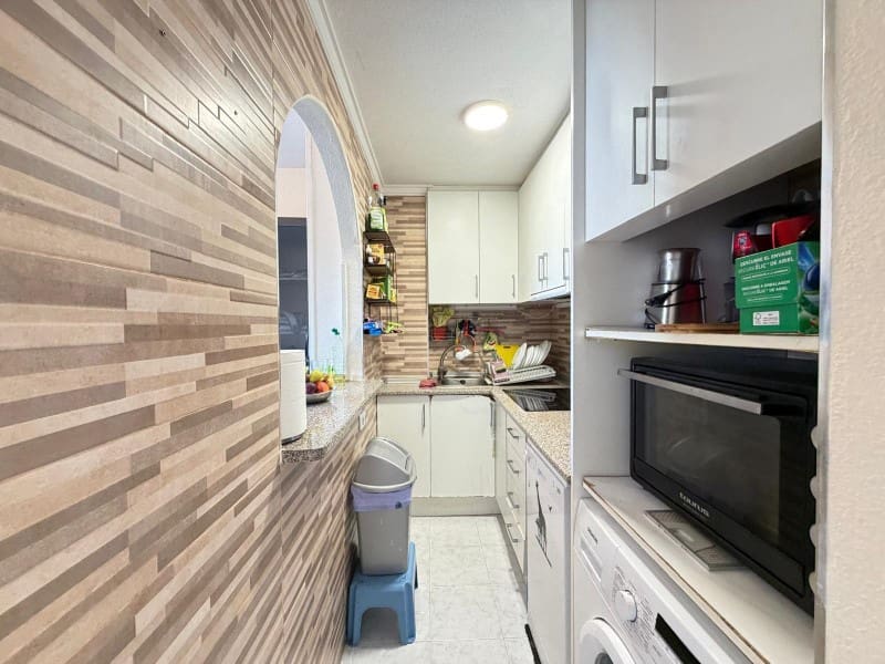 1 makuuhuone Kattohuoneisto myytävänä paikassa Torrevieja - 126 000 € (Ref: 9876028)