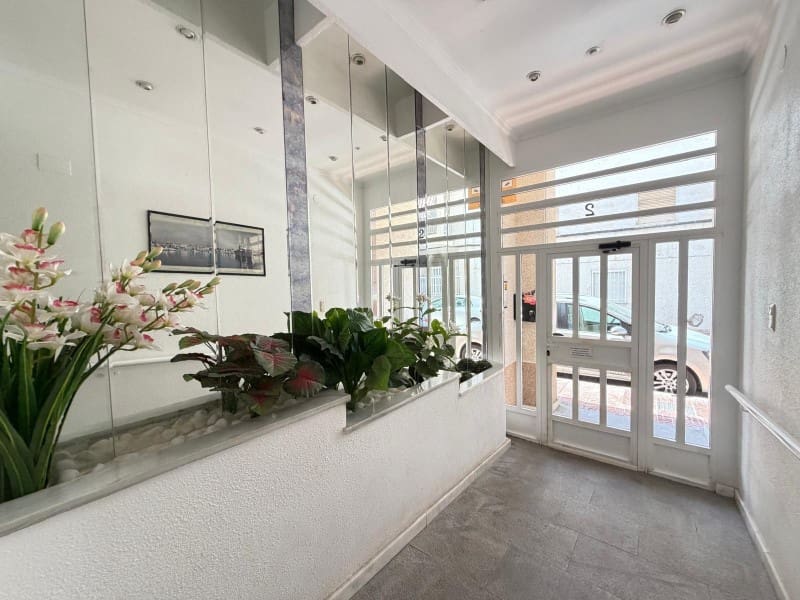 1 makuuhuone Kattohuoneisto myytävänä paikassa Torrevieja - 126 000 € (Ref: 9876028)