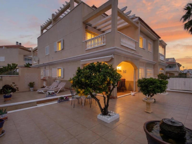 2 bedroom Townhouse for sale in Playa Flamenca with garage - € 299,000 (Ref: 9878444)
