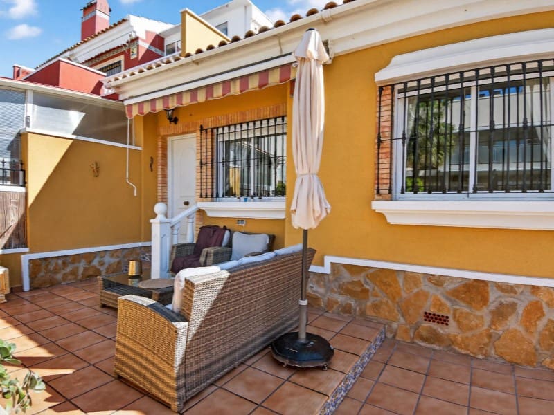 3 chambre Maison de Ville à vendre à Torrevieja - 219 000 € (Ref: 9878445)