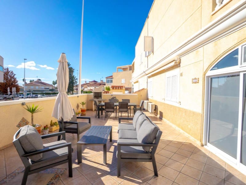 3 soveværelse Byhus til salg i Playa Flamenca med garage - € 349.000 (Ref: 9878446)