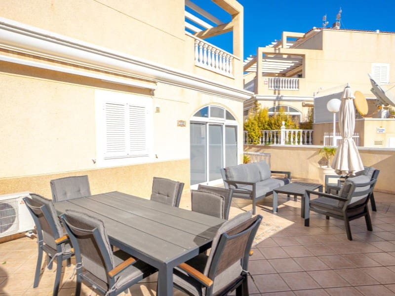 3 soveværelse Byhus til salg i Playa Flamenca med garage - € 349.000 (Ref: 9878446)