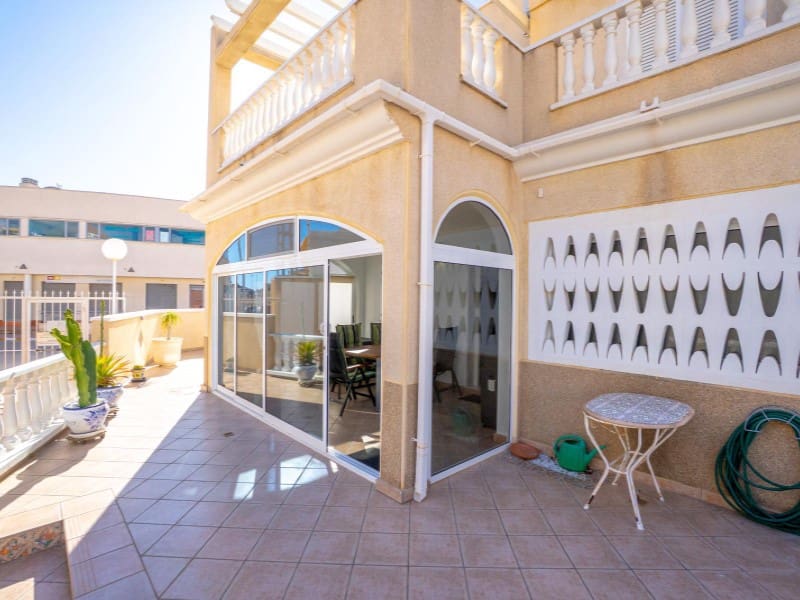 3 soveværelse Byhus til salg i Playa Flamenca med garage - € 349.000 (Ref: 9878446)