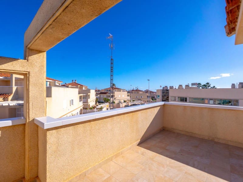 3 soveværelse Byhus til salg i Playa Flamenca med garage - € 349.000 (Ref: 9878446)