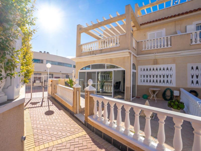 3 soveværelse Byhus til salg i Playa Flamenca med garage - € 349.000 (Ref: 9878446)