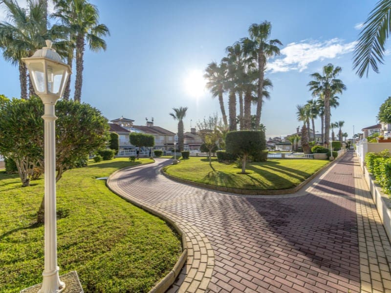 3 soveværelse Byhus til salg i Playa Flamenca med garage - € 349.000 (Ref: 9878446)