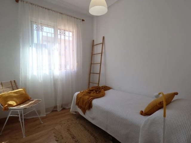 3 soveværelse Byhus til salg i Playa Flamenca, Orihuela med swimmingpool - € 285.000 (Ref: 9880805)