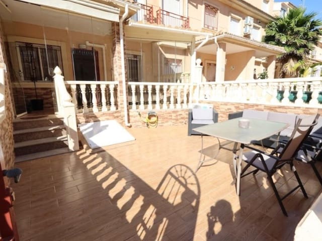 3 soveværelse Byhus til salg i Playa Flamenca, Orihuela med swimmingpool - € 285.000 (Ref: 9880805)