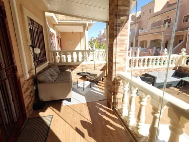 3 soveværelse Byhus til salg i Playa Flamenca, Orihuela med swimmingpool - € 285.000 (Ref: 9880805)